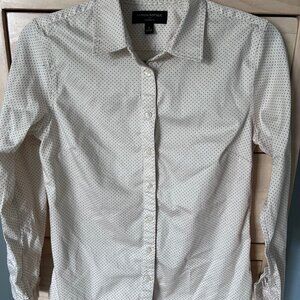 Banana Republic women's polka dot tailored fit button down (size 4)